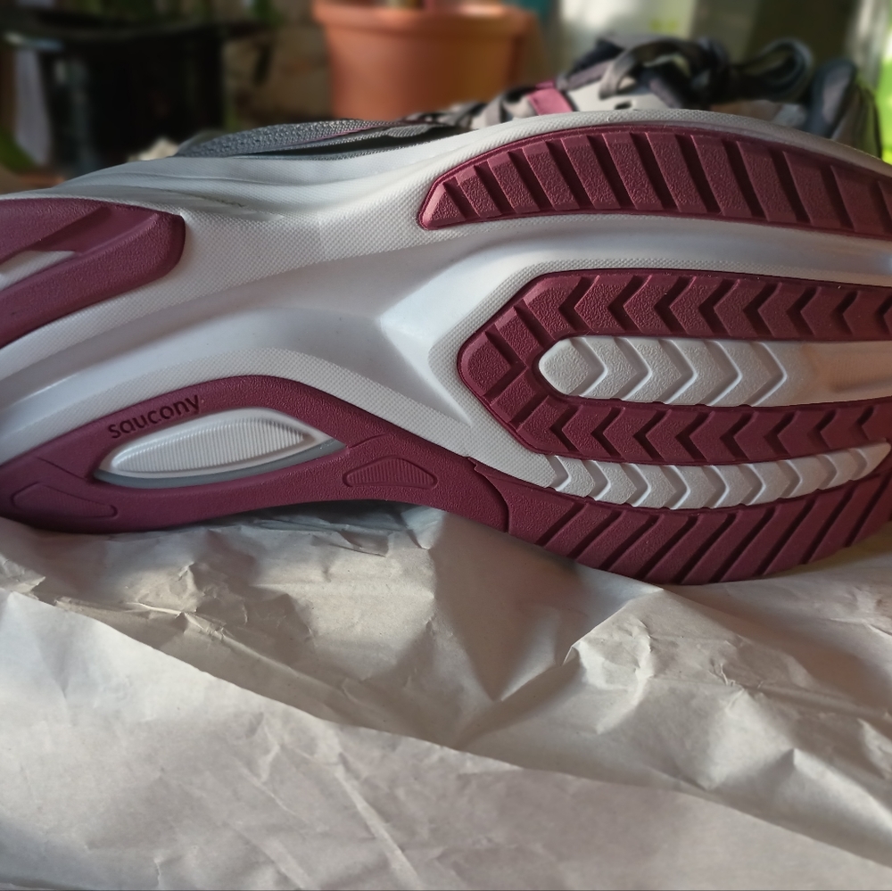Running shoes - Picture 2 of 4